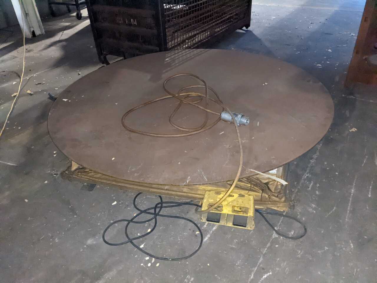 3000LBS HYDRAULIC LIFT TABLE - MATERIAL HANDLING