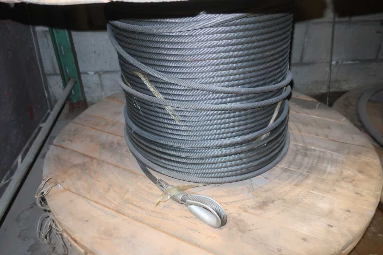 LOT OF ASSORTED STEEL CABLE ROPE - ELECTRICAL COMPONENTS
