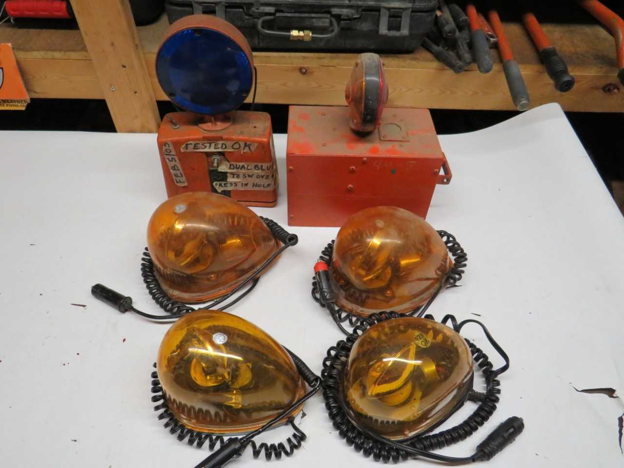 LOT OF 6 ASSORTED CONSTRUCTION CAUTION STROBE LIGHTS - SAFETY SWITCH