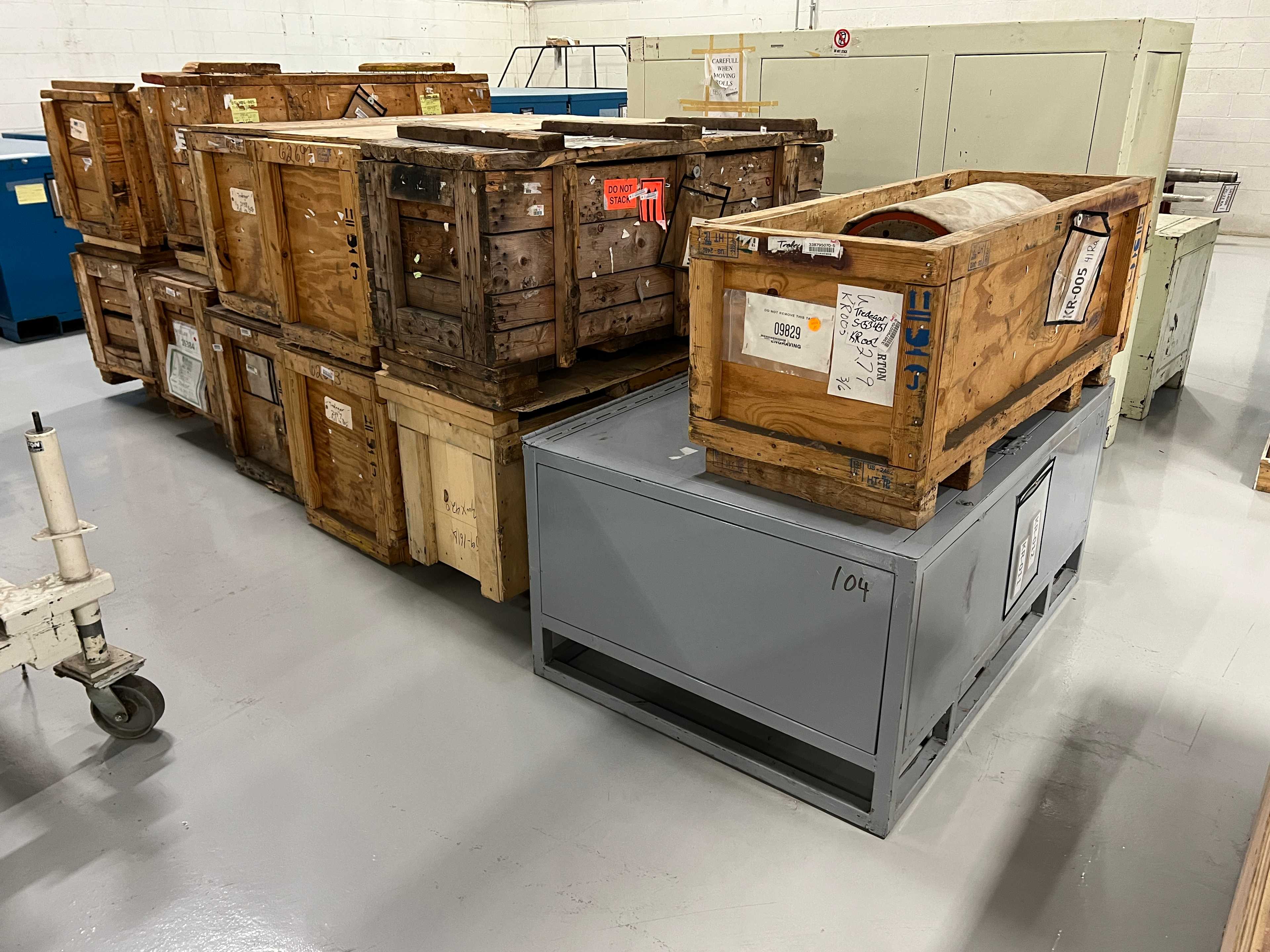 ASSORTED SPARE PARTS - ROLLERS AND SCREENS - INDUSTRIAL PARTS