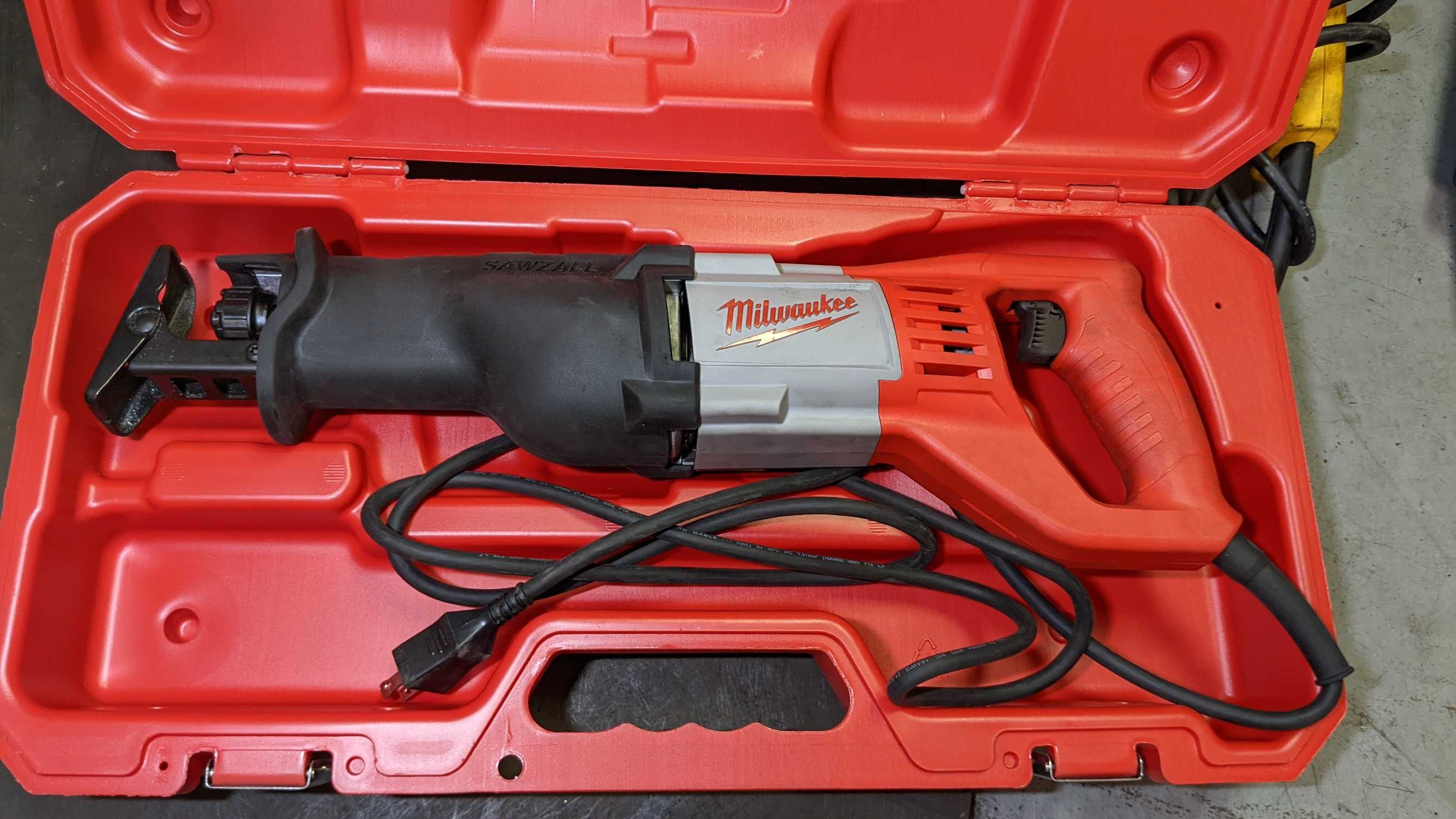 LOT OF VARIOUS POWER TOOLS - ELECTRIC POWER TOOLS