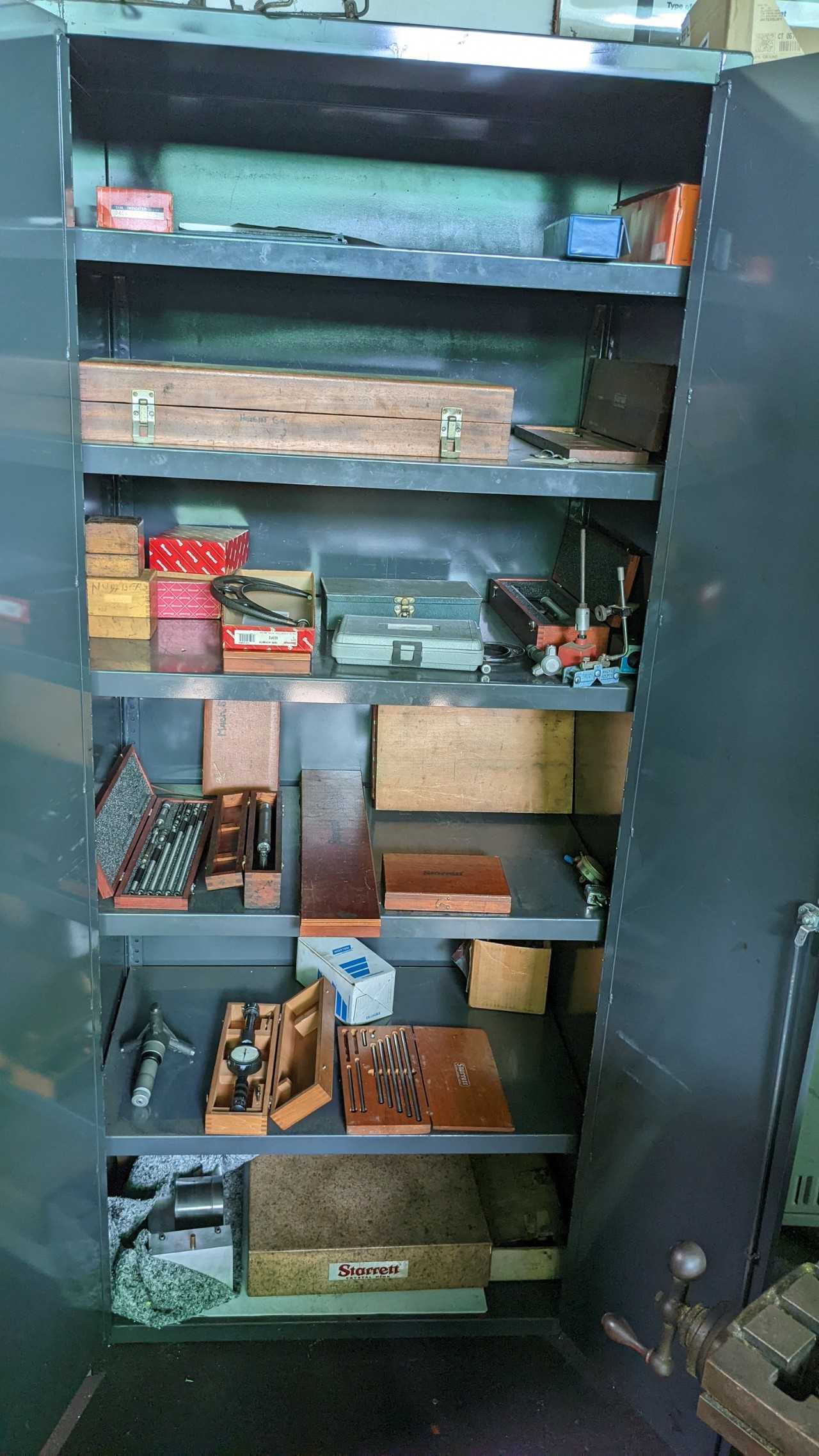 Lot of cabinet with contents - ELECTRIC POWER TOOLS