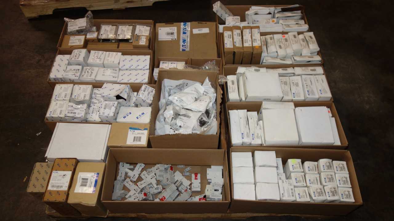 1 PALLET OF ASSORTED EATON ELECTRIC PARTS, RELAYS, SENSORS - ELECTRICAL COMPONENTS