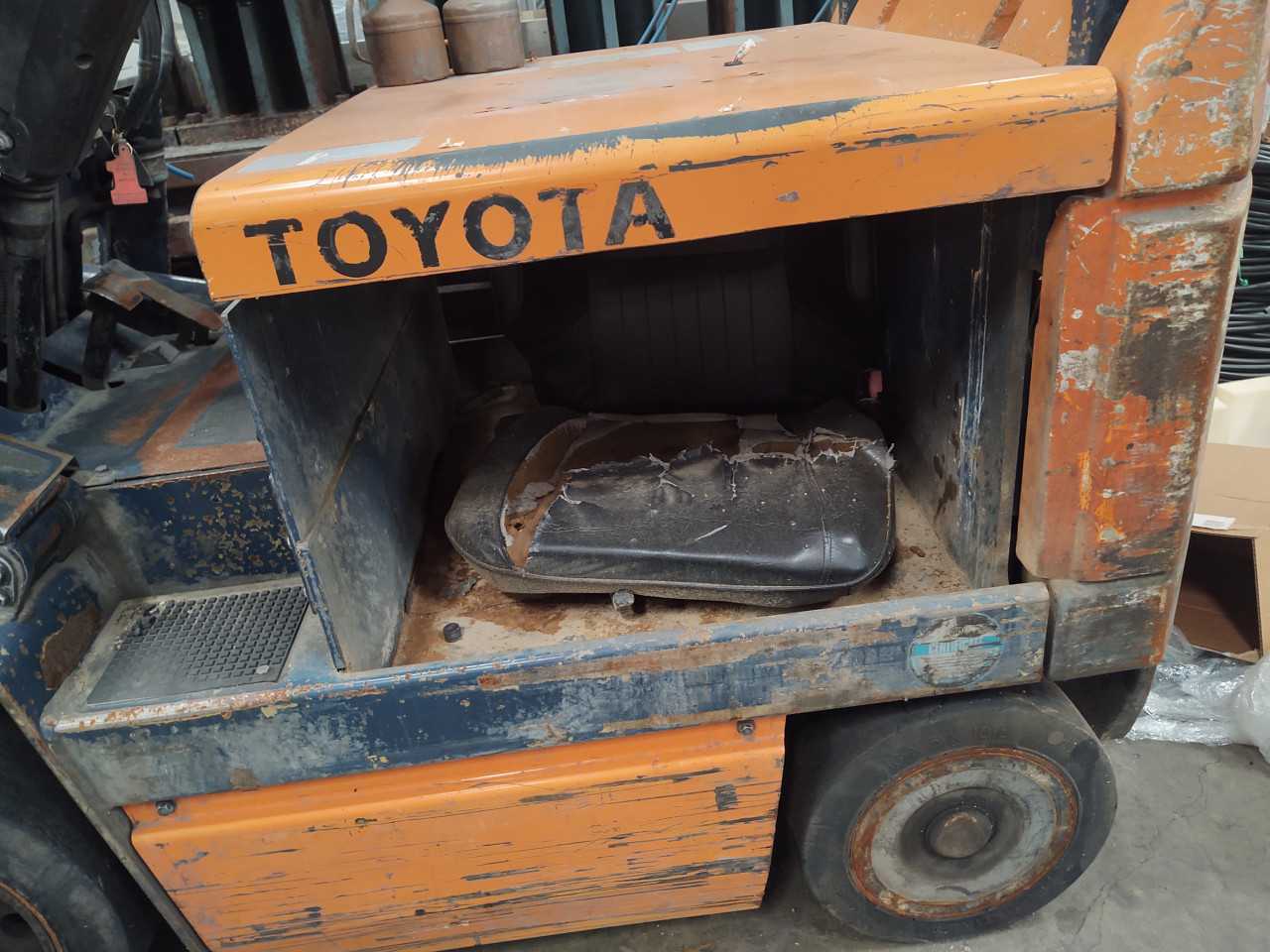 Toyota FORKLIFT 5FBC25 Type E 4700lb capacity Fork Lift - DOES NOT WORK - FORKLIFTS