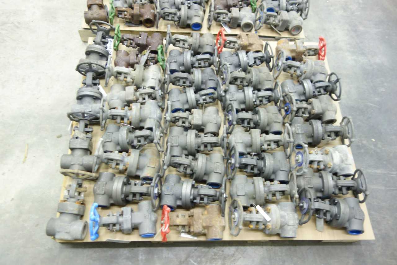 2 PALLETS OF CL800 1-1/2 IN BONNEY FORGE, SWI VALVE CO, LADISH, SMITH GATE VALVES - VALVES