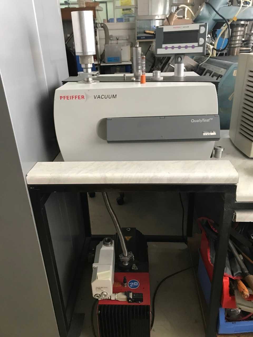 Pfeiffer D-35614 Asslar - Vacuum - VACUUM PUMP
