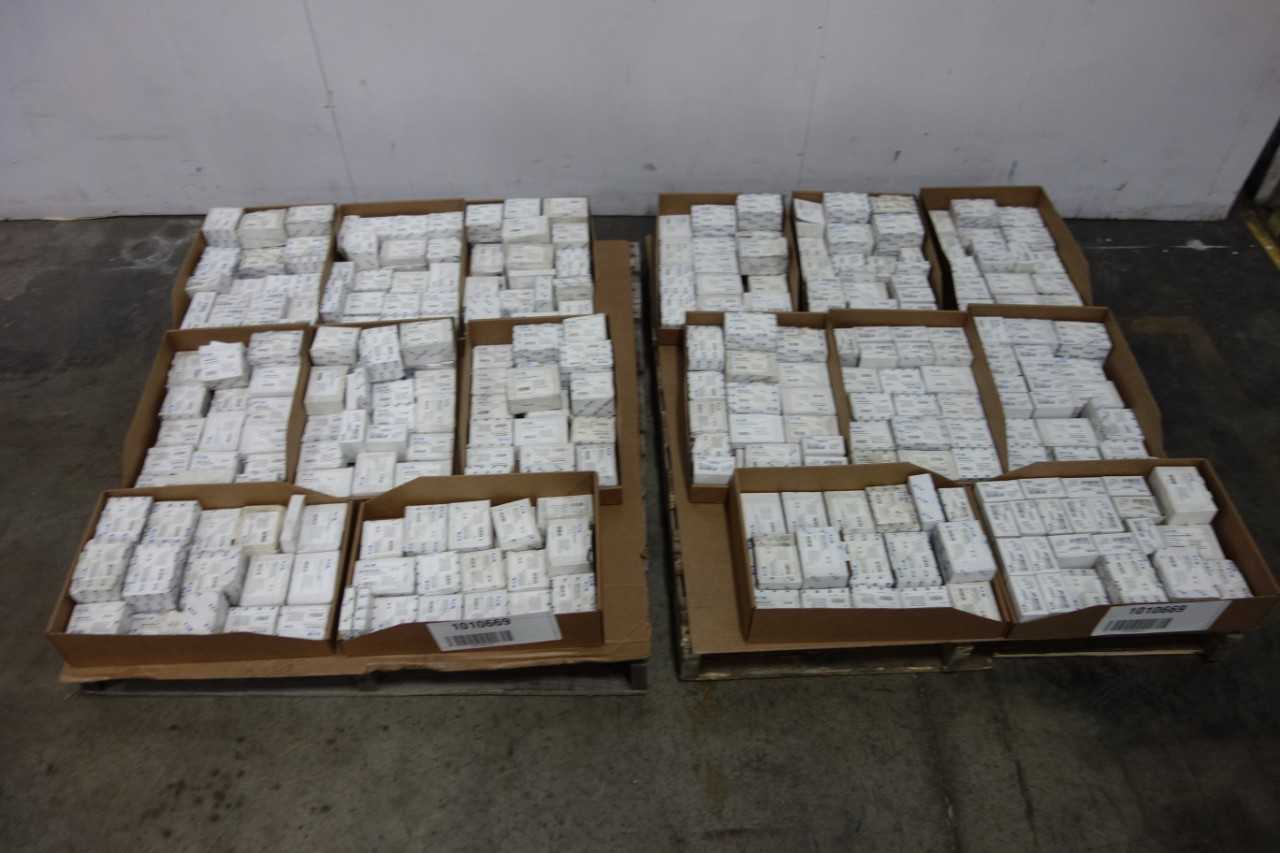 2 PALLETS OF ASSORTED EATON CIRCUIT BREAKERS - CIRCUIT BREAKERS