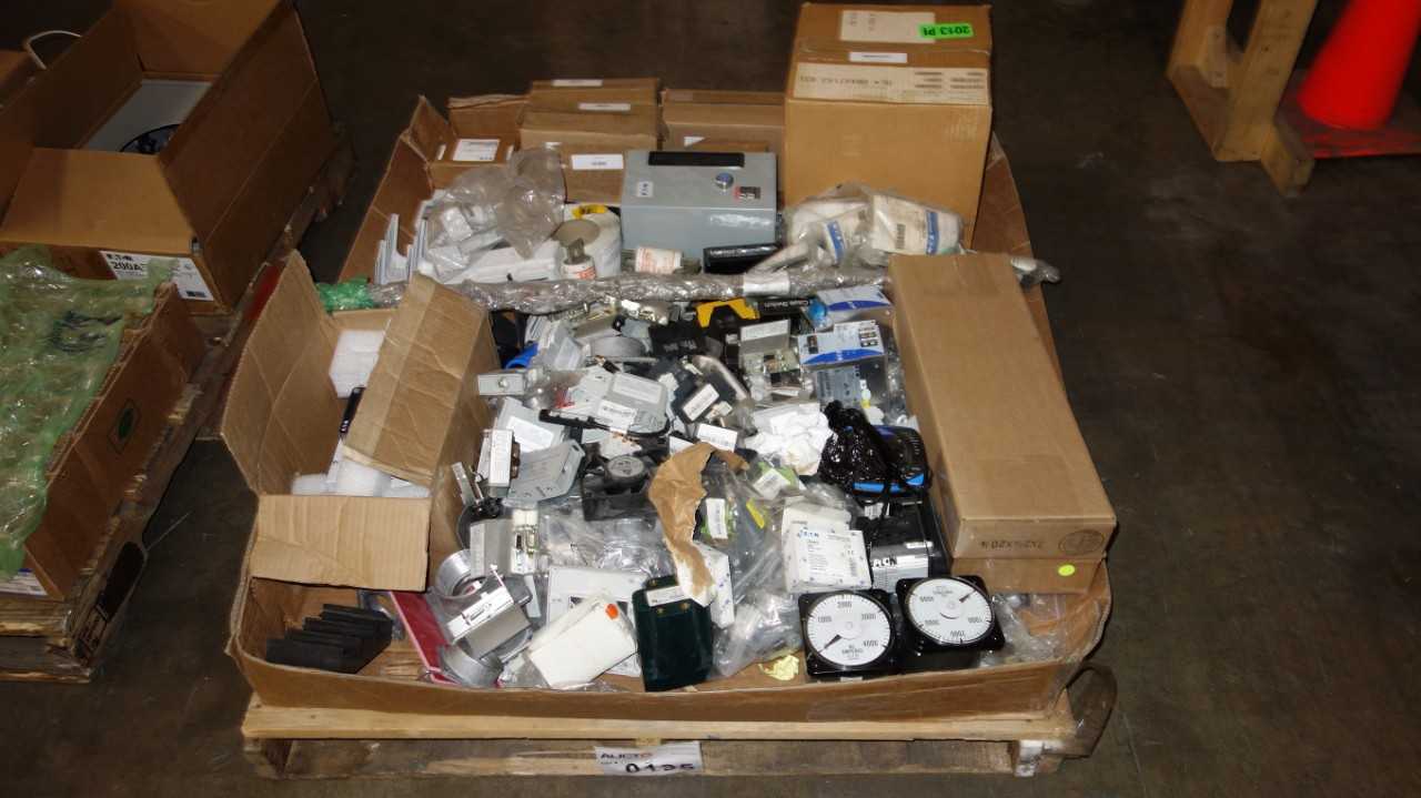 1 PALLET OF ASSORTED EATON ELECTRIC PARTS, CIRCUIT BREAKERS - CIRCUIT BREAKERS