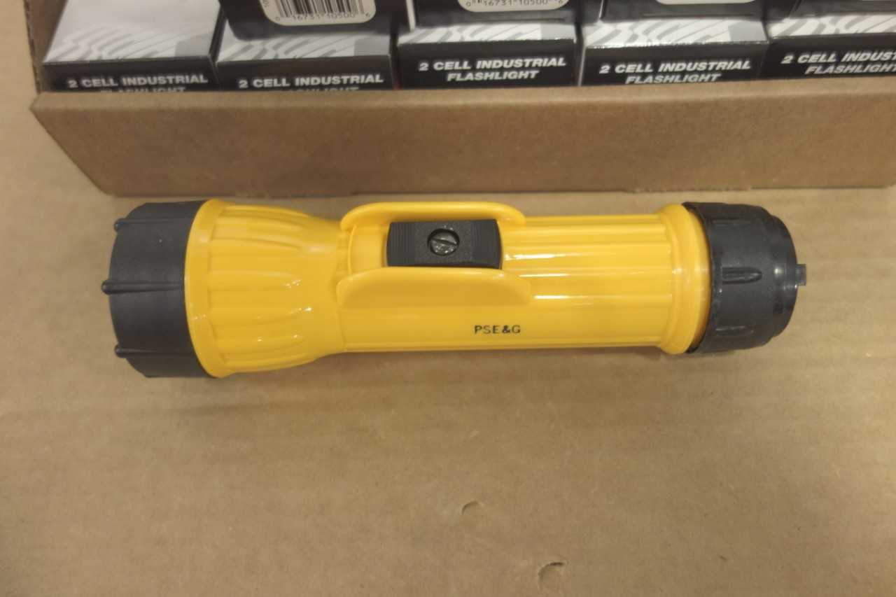 LOT OF 20 BRIGHT STAR 2 CELL INDUSTRIAL FLASHLIGHTS - MATERIAL HANDLING