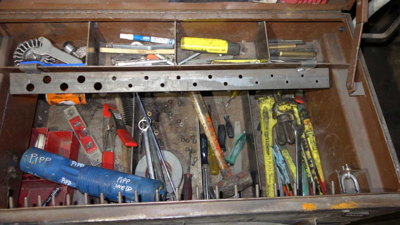 RAM-BOX ROLLING TOOL BOX WITH TOOLS - MISCELLANEOUS
