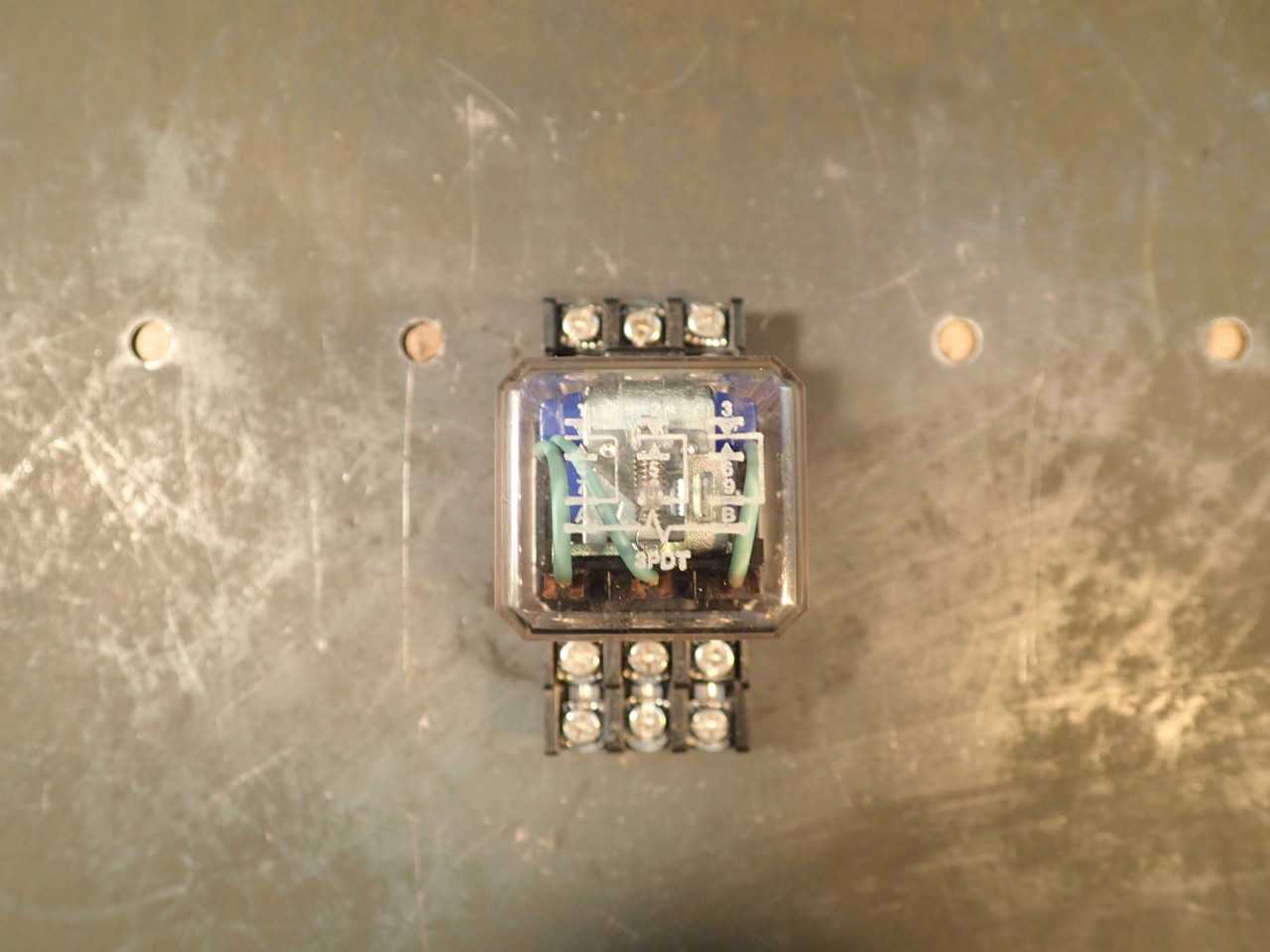 Cutler Hammer D5PR3A 120V, 1A Coil 11-Pin Relay with QC11-PC Mounting Base - PNEUMATIC PARTS