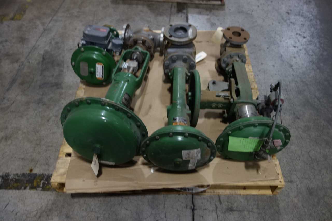 LOT OF ASSORTED FISHER CONTROL VALVES - CONTROL VALVE