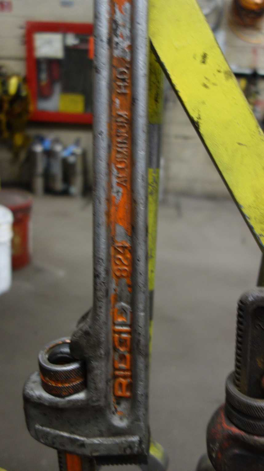 ASSORTED LOT OF 3 RIDGID 24 IN PIPE WRENCHES - HAND TOOLS