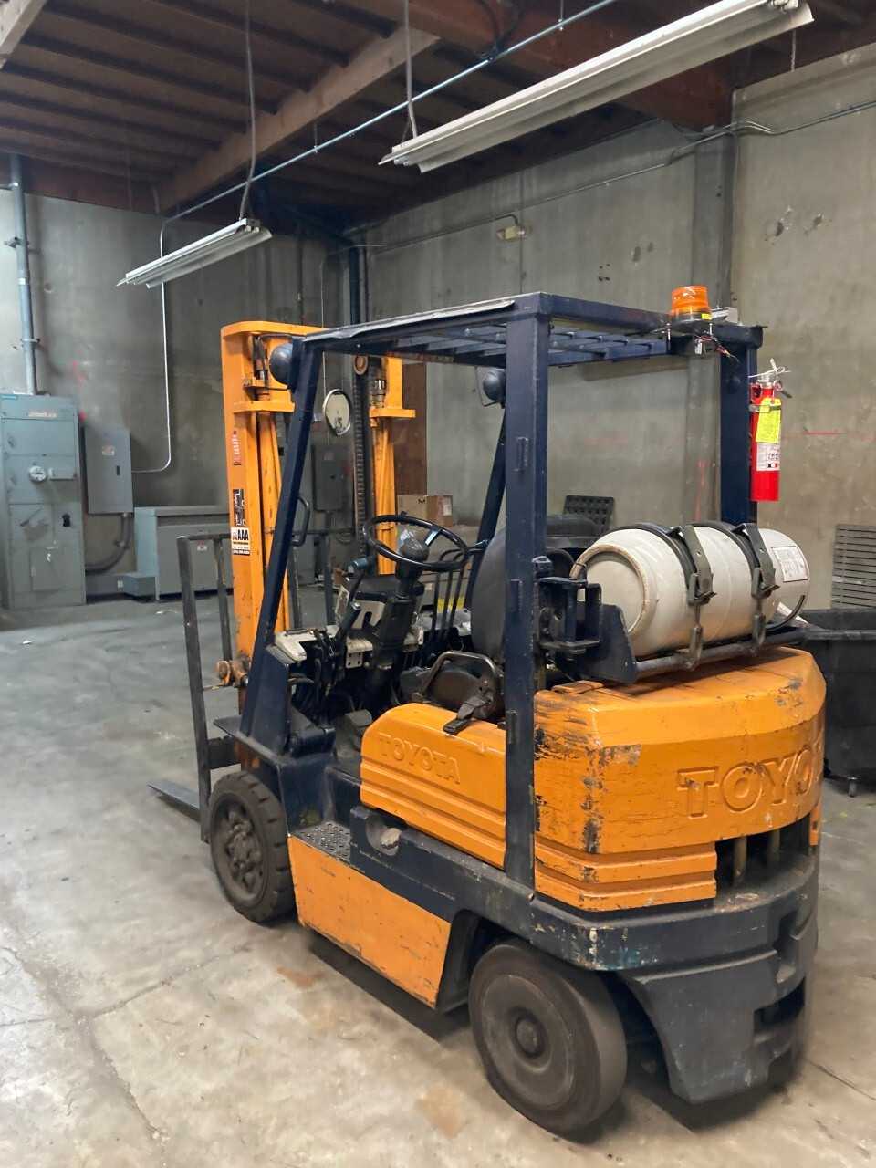 Toyota Forklift Truck Model 5FCC25 - FORKLIFTS
