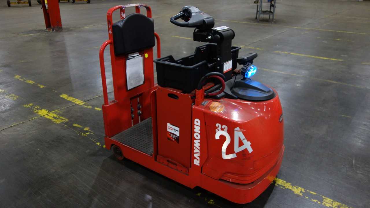 RAYMOND 8610 24V-DC 1500LBS TOW TRACTOR (FULLY OPERATIONAL - DOES NOT INCLUDE CHARGER) - MATERIAL HANDLING
