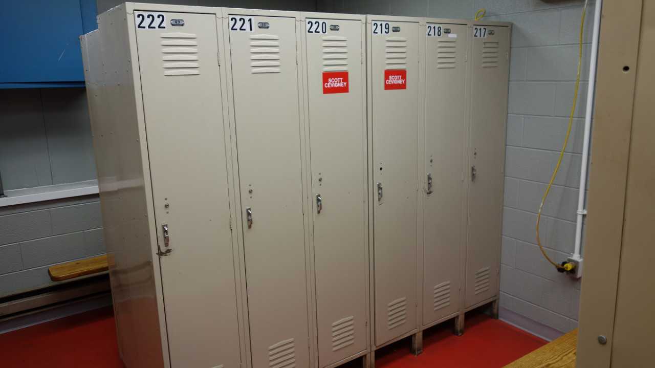 LOT OF 32 BERGER AND REPUBLIC STEEL LOCKERS - ELECTRIC POWER TOOLS