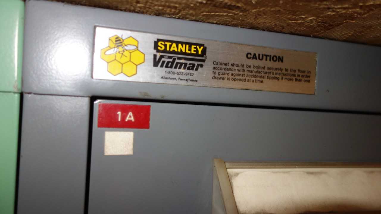 11 DRAWER STANLEY VIDMAR TOOL CABINET - TOOL STORAGE