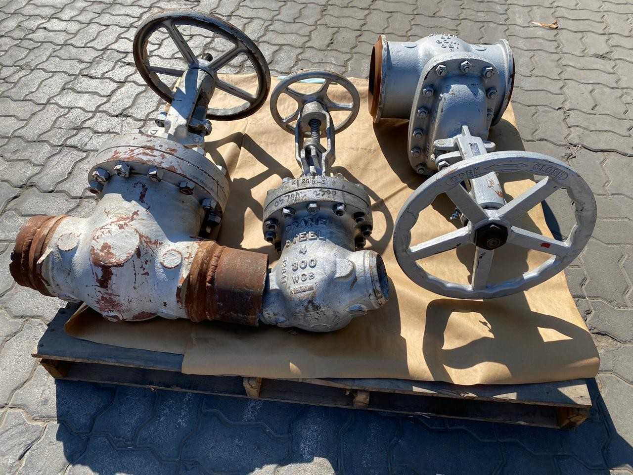 LOT OF 3 GATE VALVES - VALVES