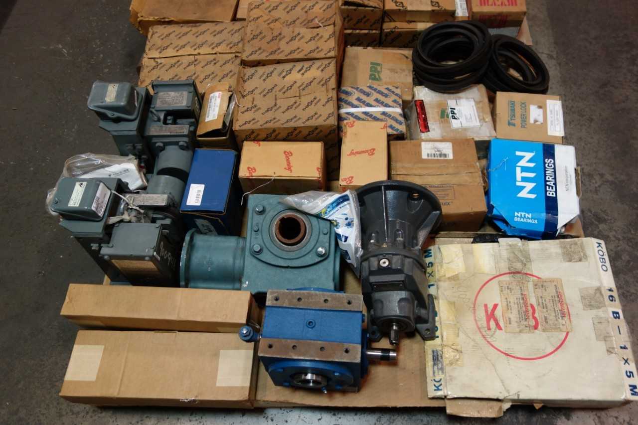 2 PALLETS OF ASSORTED GEAR REDUCERS, CHAIN SPROCKETS, ROLLER CHAIN, V-BELTS- DODGE, MARTIN - GEAR REDUCERS