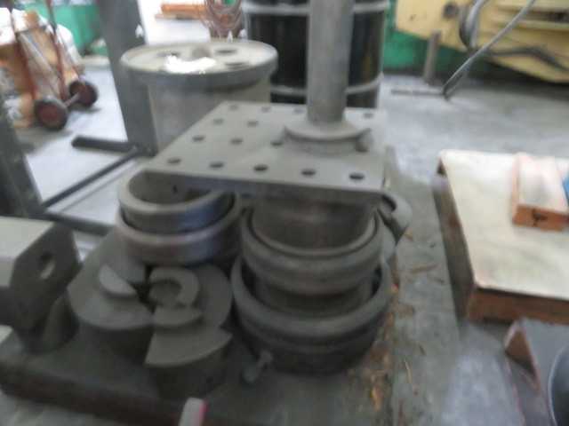 Pallet of stretch press tooling and jaws, etc..LOT - MISCELLANEOUS