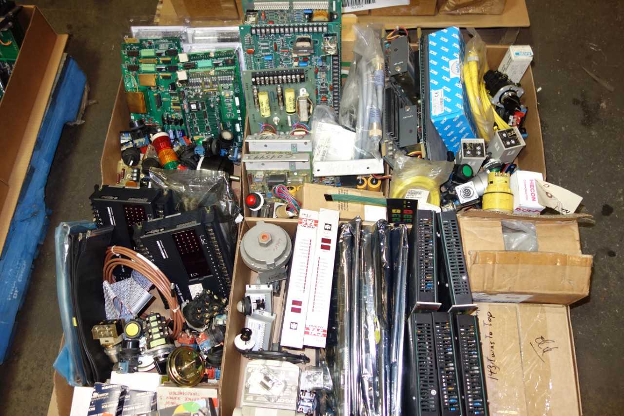 4 PALLETS OF ASSORTED ELECTRICAL AUTOMATION, CIRCUITS BOARDS, PUSH BUTTONS, ASSORTED MODULES, SWITCHES, WIRES AND ACCESSORIES - ELECTRICAL COMPONENTS