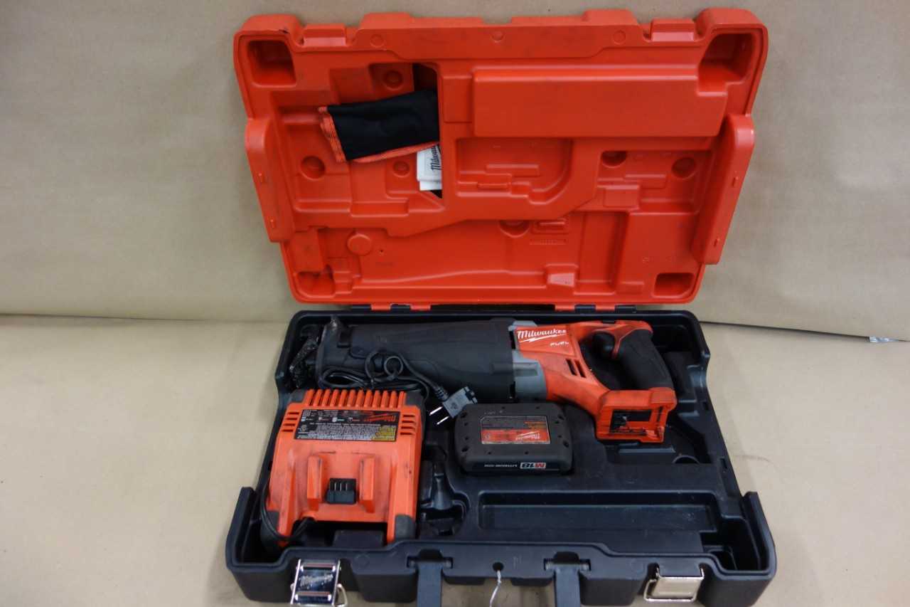 MILWAUKEE 2720-20 SAWZALL RECIPROCATING SAW IN CASE - ELECTRIC POWER TOOLS