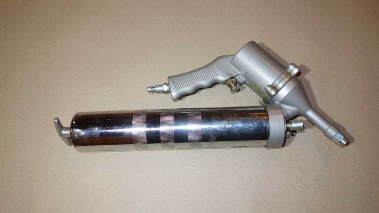 CENTRAL PNEUMATIC TOOL MODEL 640 AIR GREASE GUN KIT - ELECTRIC POWER TOOLS