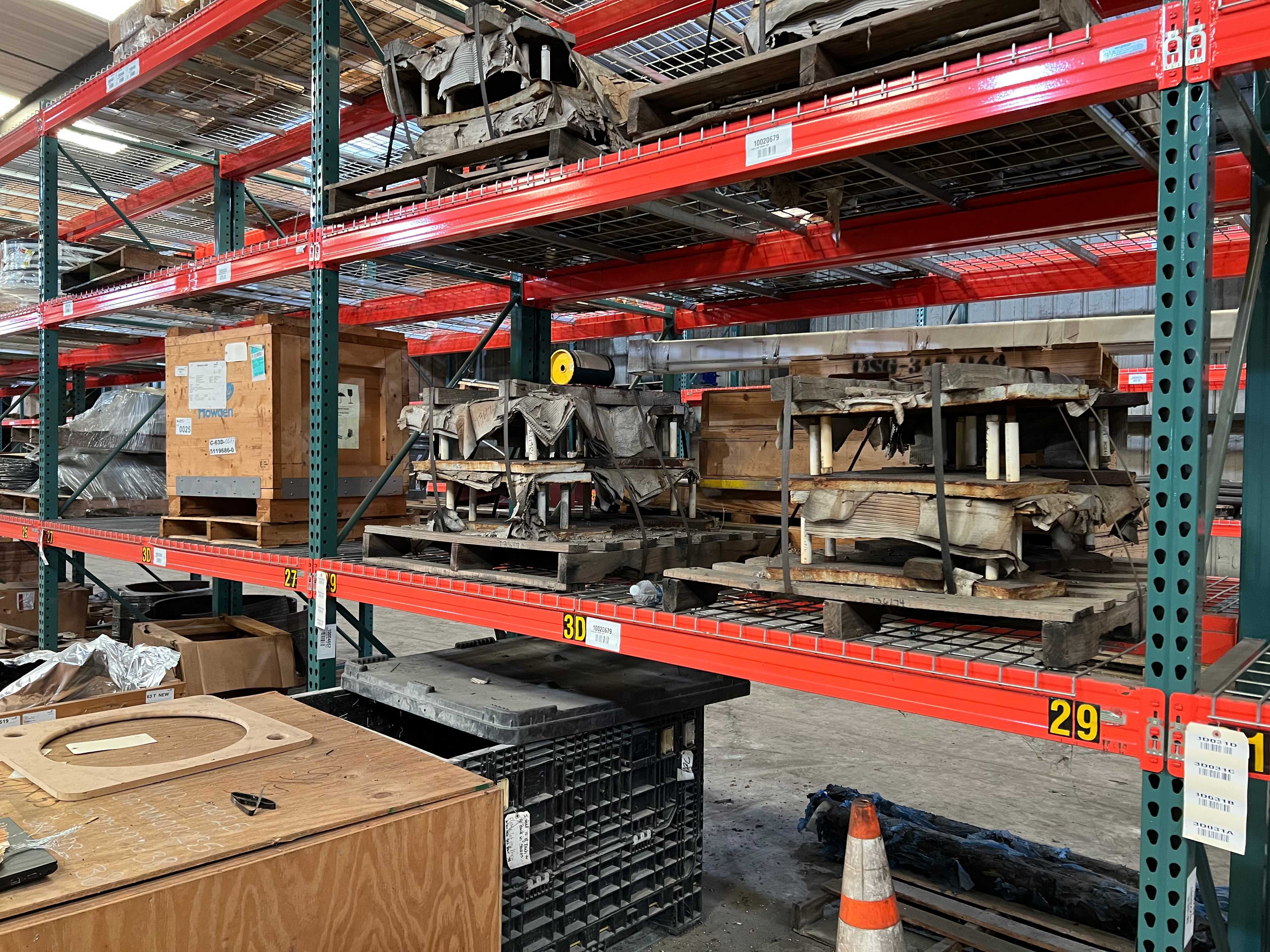 CONTENTS OF RACKING (RACKING NOT INCLUDED) - PALLET RACKING