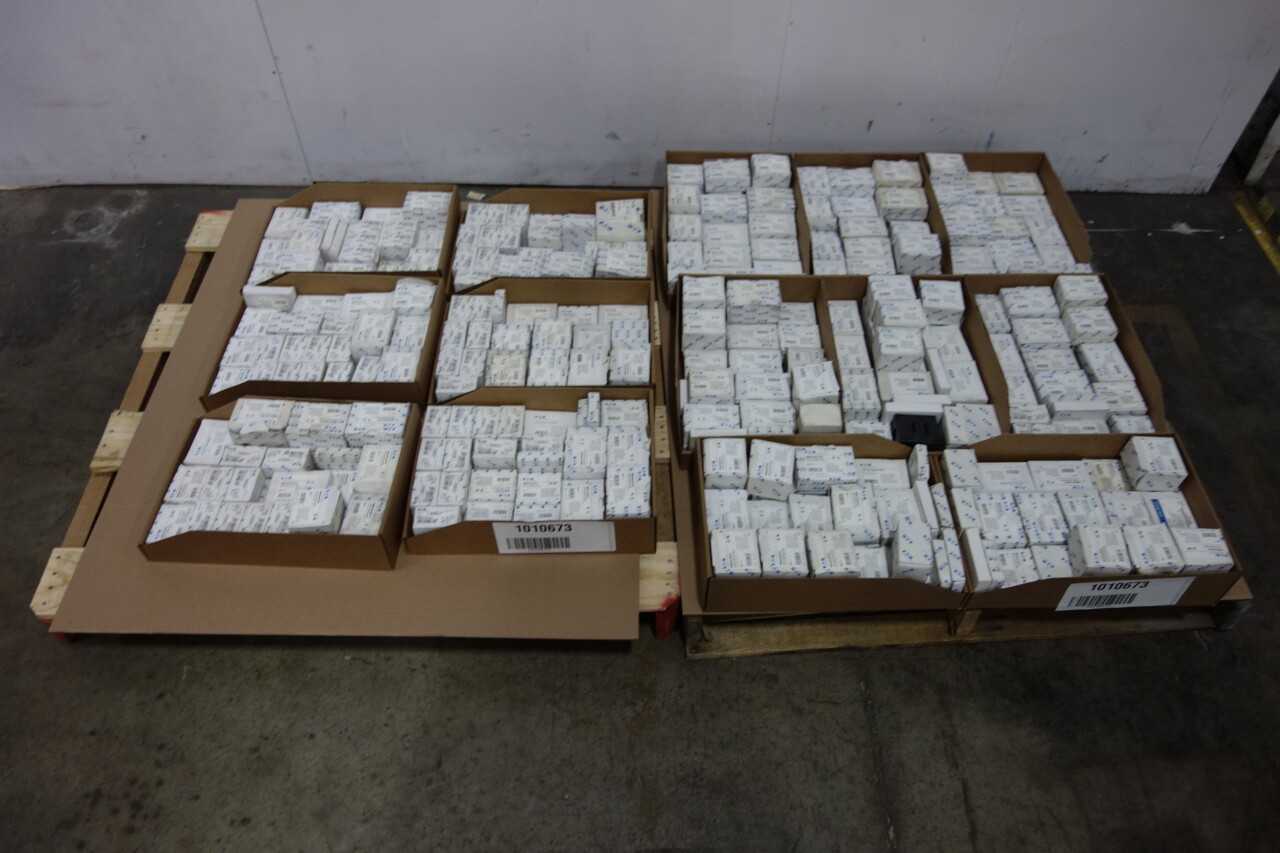 2 PALLETS OF ASSORTED EATON CIRCUIT BREAKERS - ELECTRICAL COMPONENTS