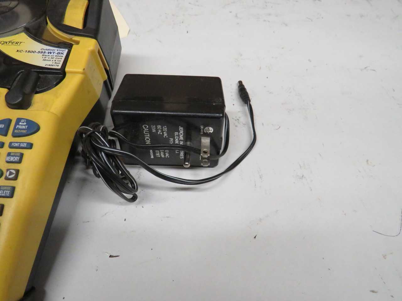 IDXPERT OUTDOOR VINLY XC-1500-595-WT-BK BLACK ON WHITE HANDHELD LABELER - ELECTRIC POWER TOOLS