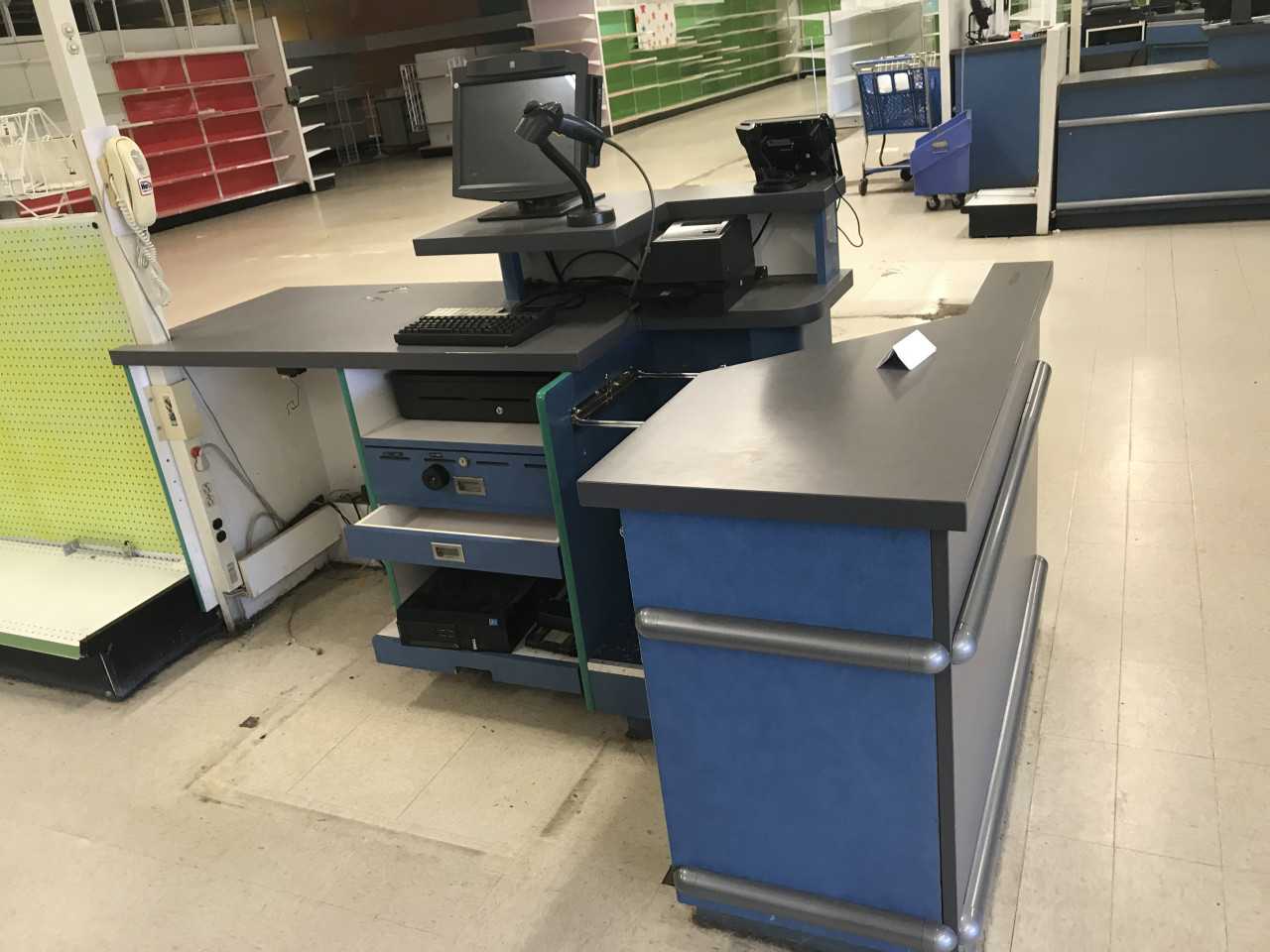 LOT OF ALL DESK TABLES - PLANT & FACILITY EQUIPMENT