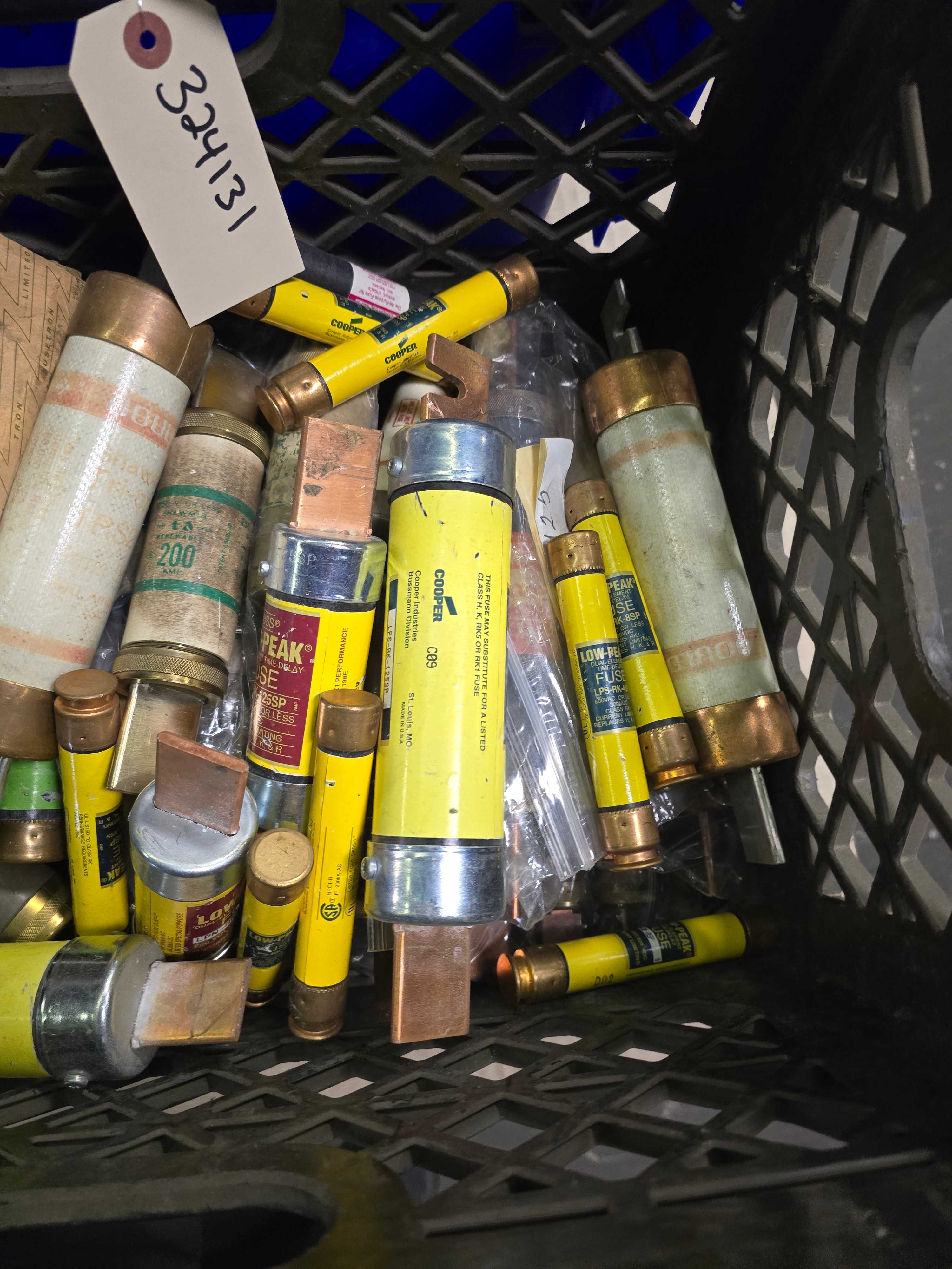 LOT OF ASSORTED FUSES - FUSES