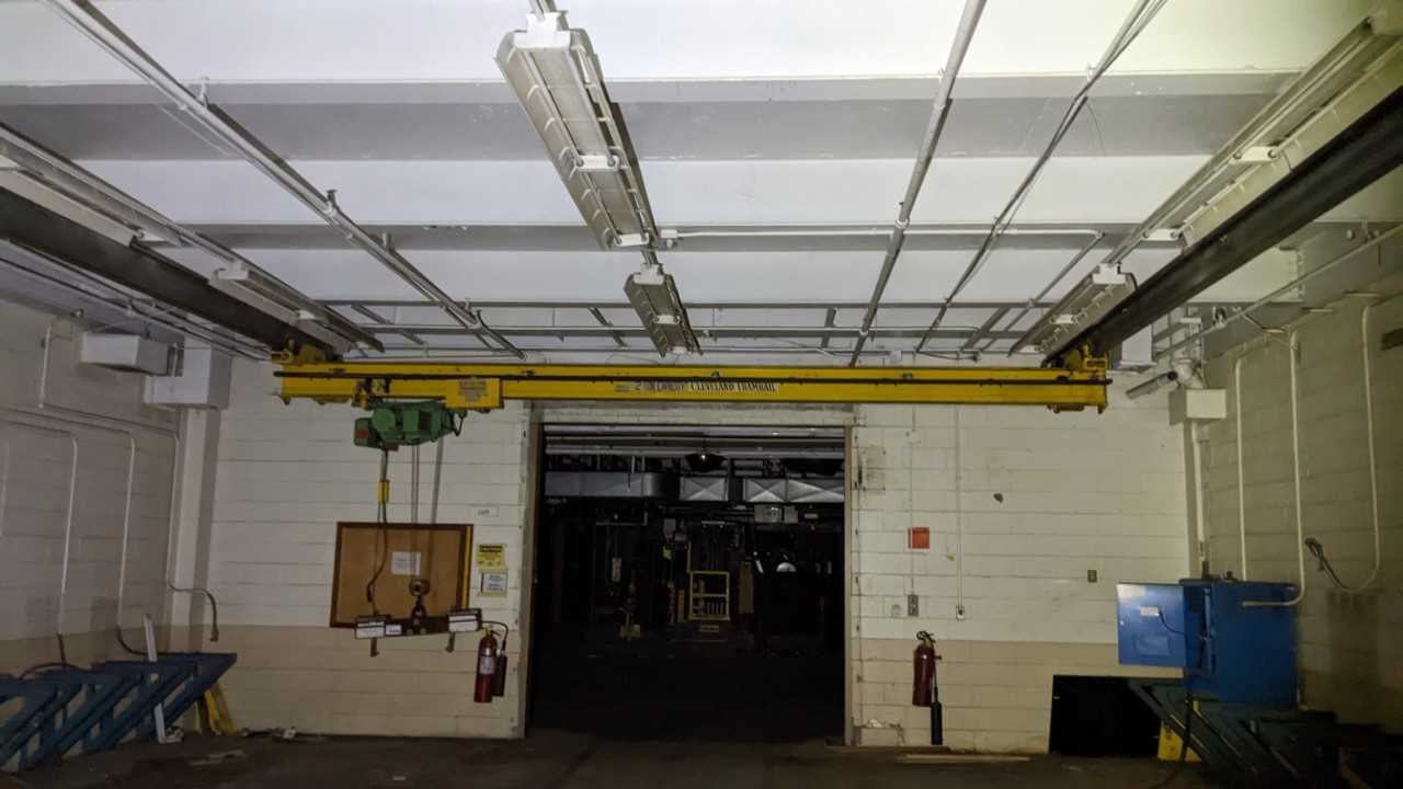 OVER HEAD CRANE - CRANES