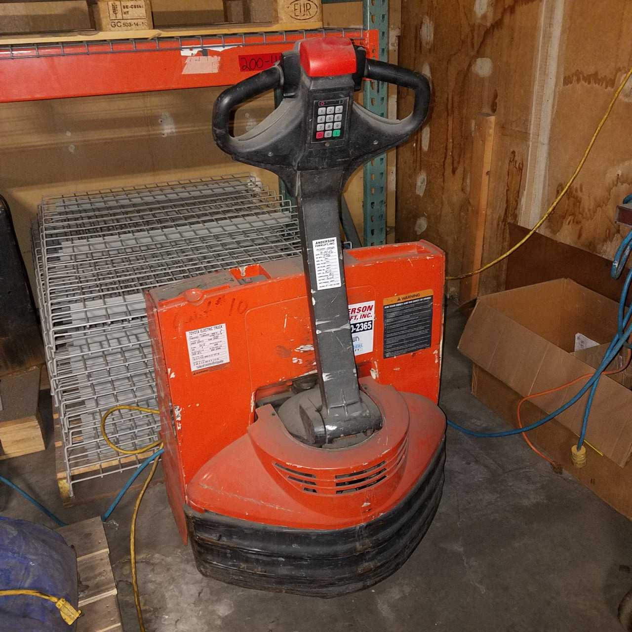 2007 Toyota 7HBW23 walkie pallet jack, Billings, MT - MANUAL PALLET JACKS