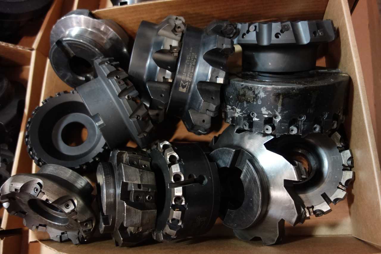 LOT OF ASSORTED SURFACE MILLS AND CUTTERS - MITSUBISHI, KENNAMETAL - MACHINING ACCESSORIES & TOOLING