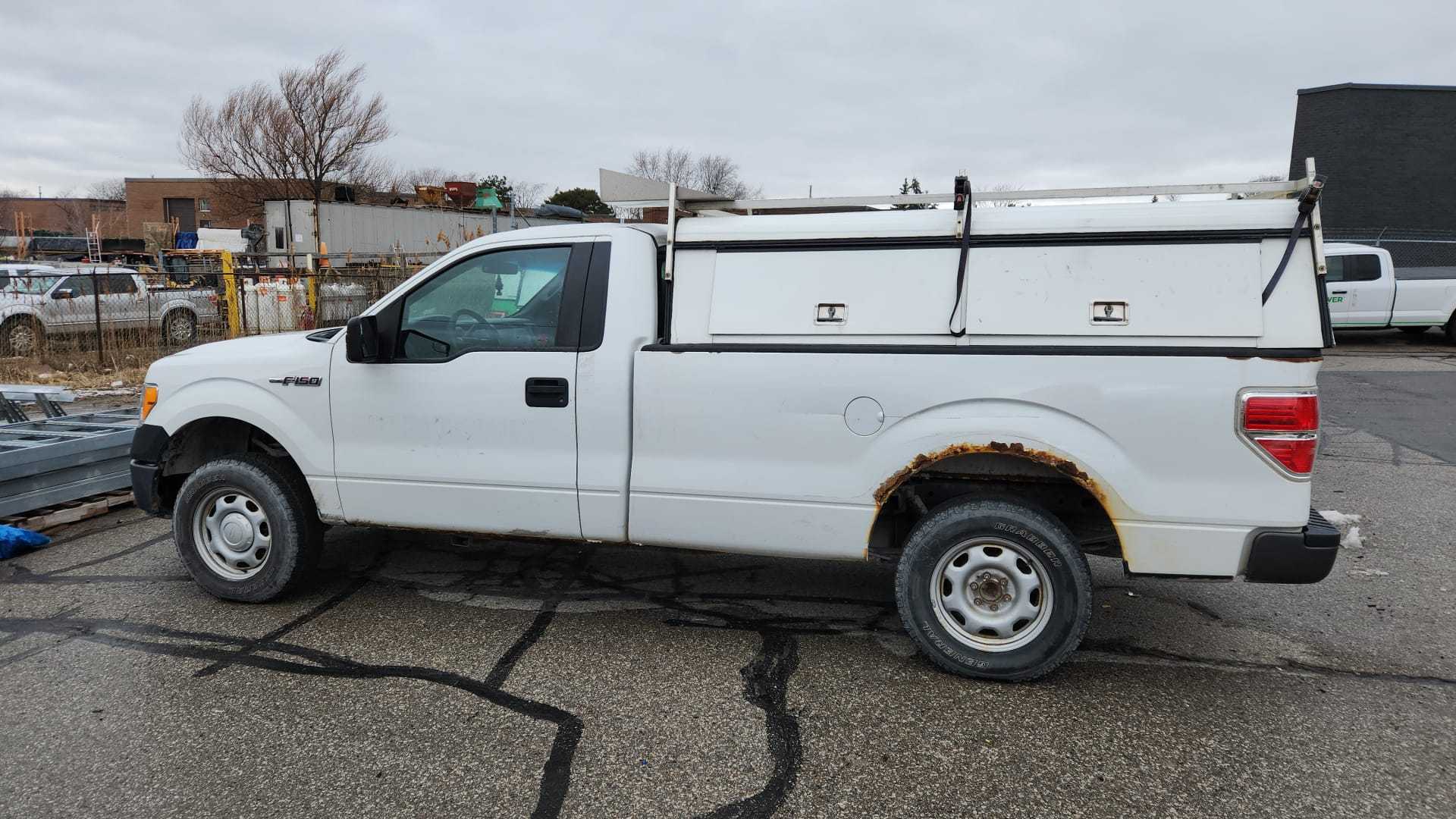 2013 FORD F-150 XLT 4X2 REG. CAB PICKUP TRUCK WITH TOPPER - BUSSES & VANS