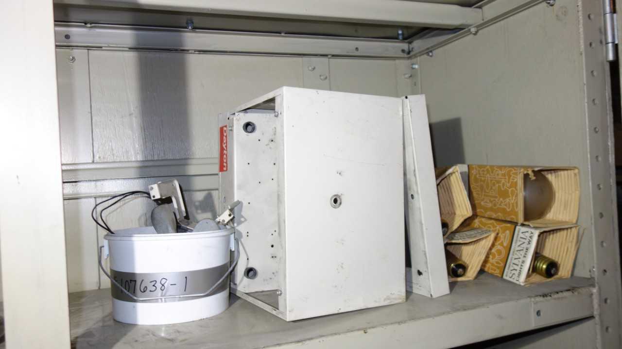 CONTENTS OF CABINET, ASSORTED MRO, TOOLS, VALVE REPLACEMENT PARTS - VALVES