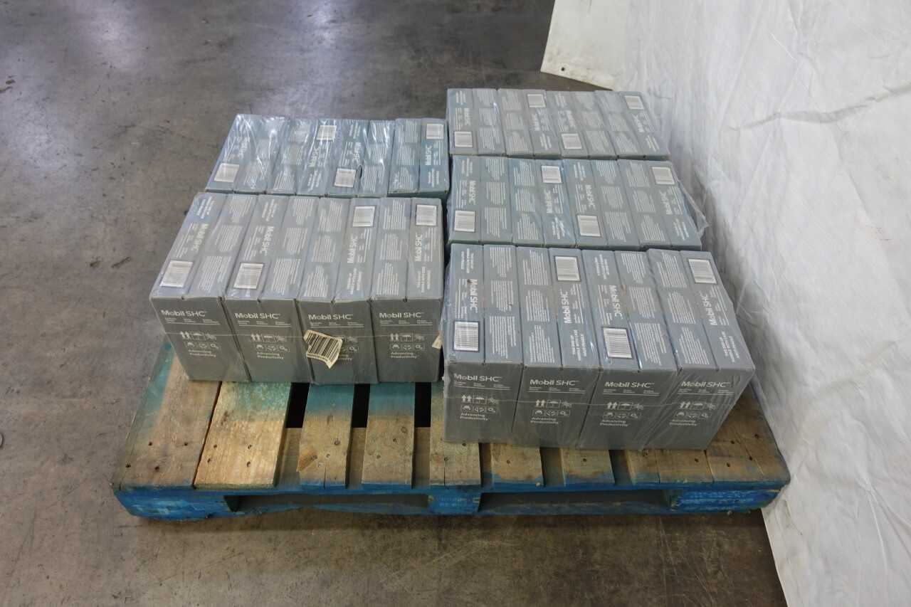 PALLET OF MOBIL SCH POLYREX 462 SYNTHETIC GREASE - INDUSTRIAL PARTS