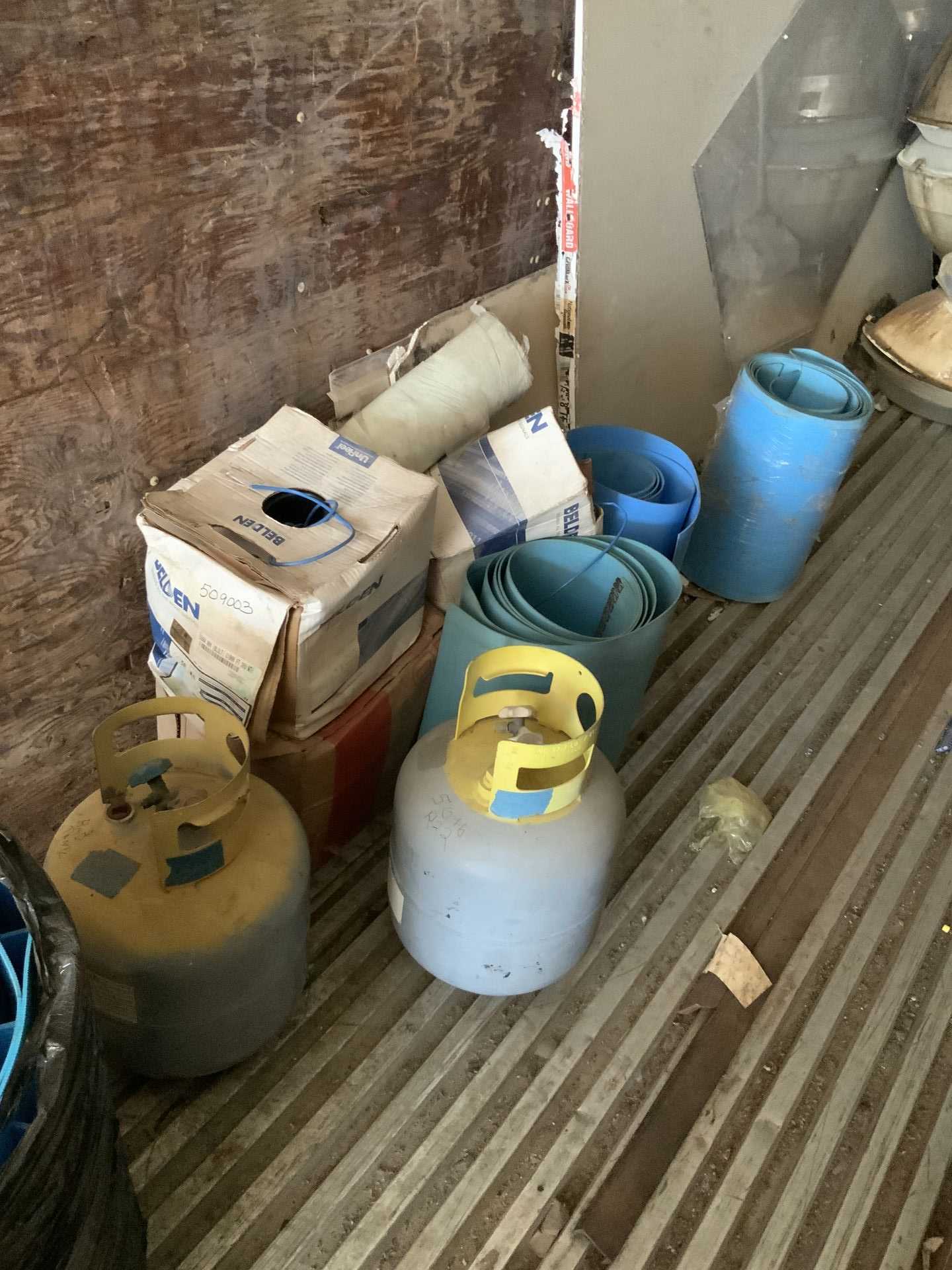 CONTENTS OF CONTAINER- VALVES, MRO - INDUSTRIAL PARTS