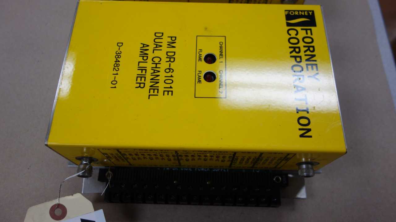 LOT OF 2 ASSORTED FORNEY PM DR-6101E DUAL CHANNEL AMPLIFIER - ELECTRICAL COMPONENTS