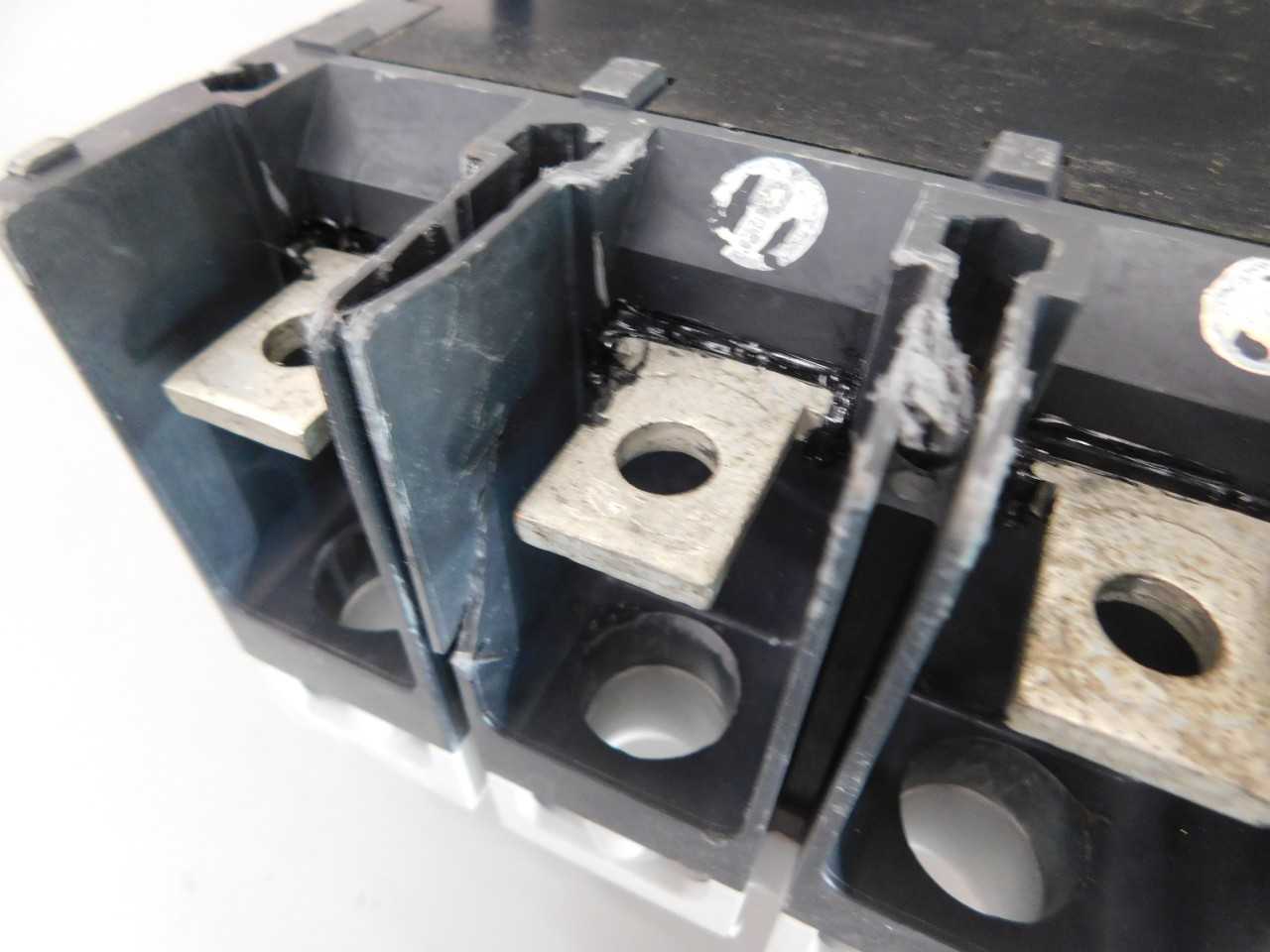 [SALVAGE - FOR PARTS ONLY] Eaton PDG33M0400FNNN MCCB PDG3 3P 400A - CIRCUIT BREAKERS