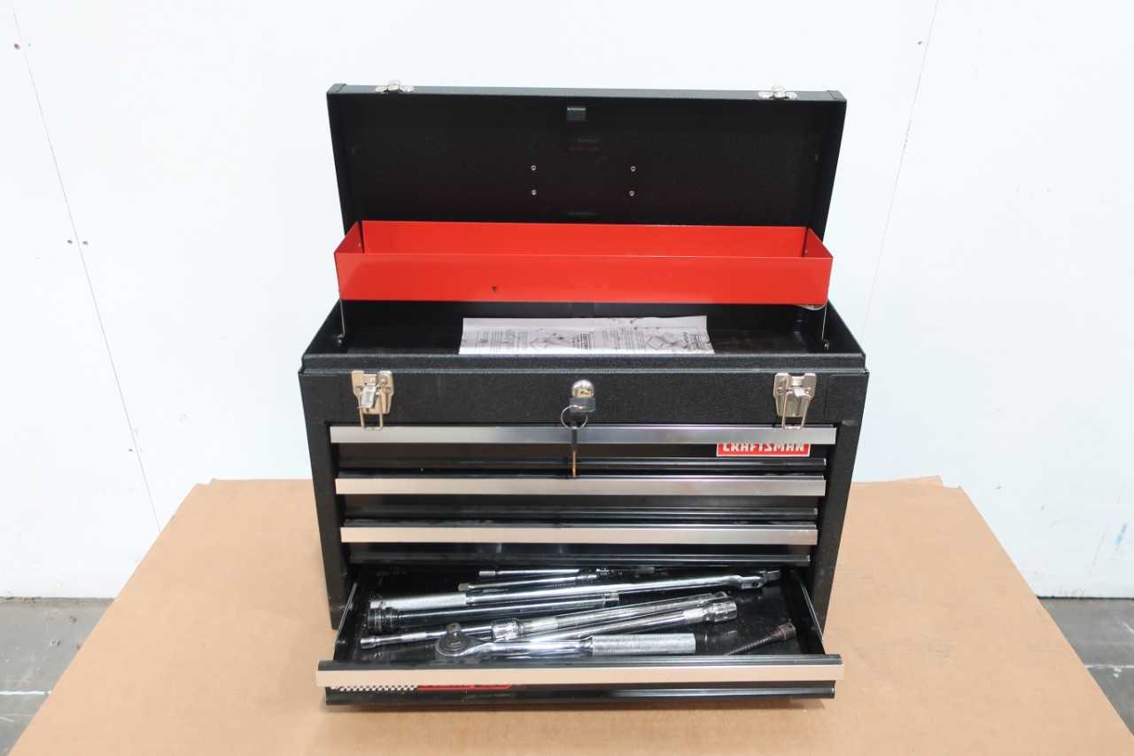 4 DRAWER LOCKING CRAFTMANS TOOL BOX AND ASSORTED SOCKETS/RACHETS - TOOL STORAGE