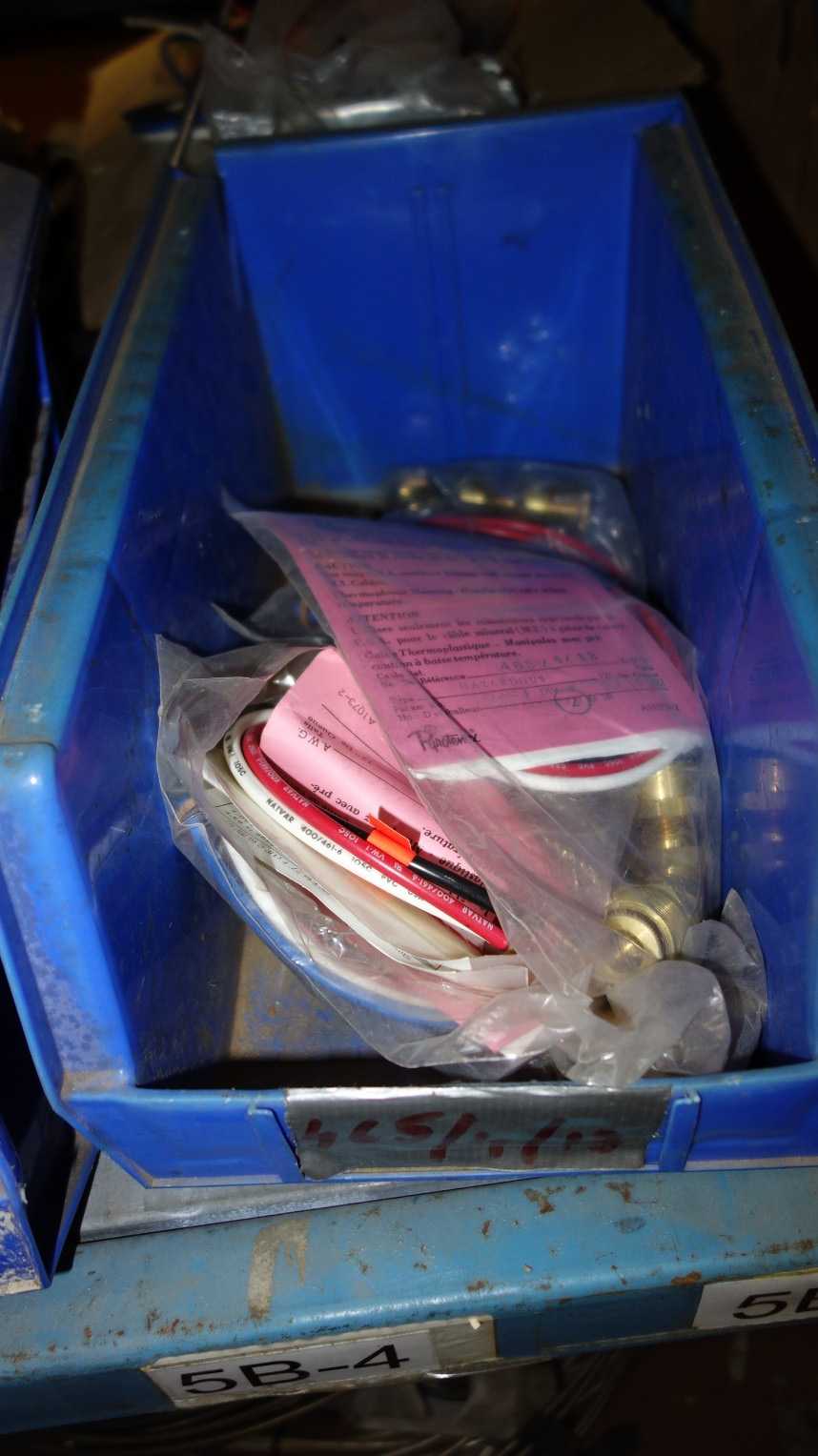 LOT OF ASSORTED ELECTRICAL TERMINATION KITS AND JUNCTION BOXES - ELECTRICAL COMPONENTS