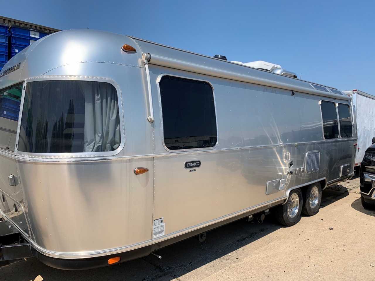 AIRSTREAM TRAVEL TRAILER - 2018 M27FB Queen Serenity - TRAILERS
