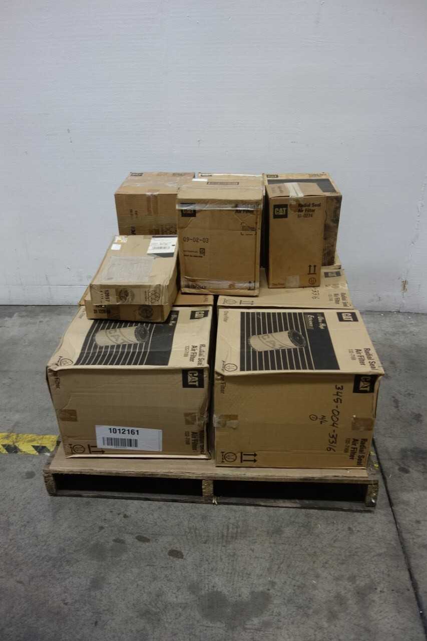LOT OF ASSORTED CATERPILLAR PARTS AND ACCESSORIES - FORKLIFTS
