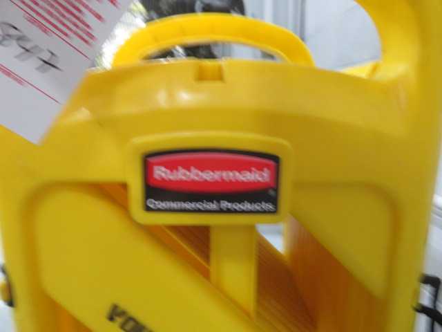 Rubbermaid gate - MISCELLANEOUS
