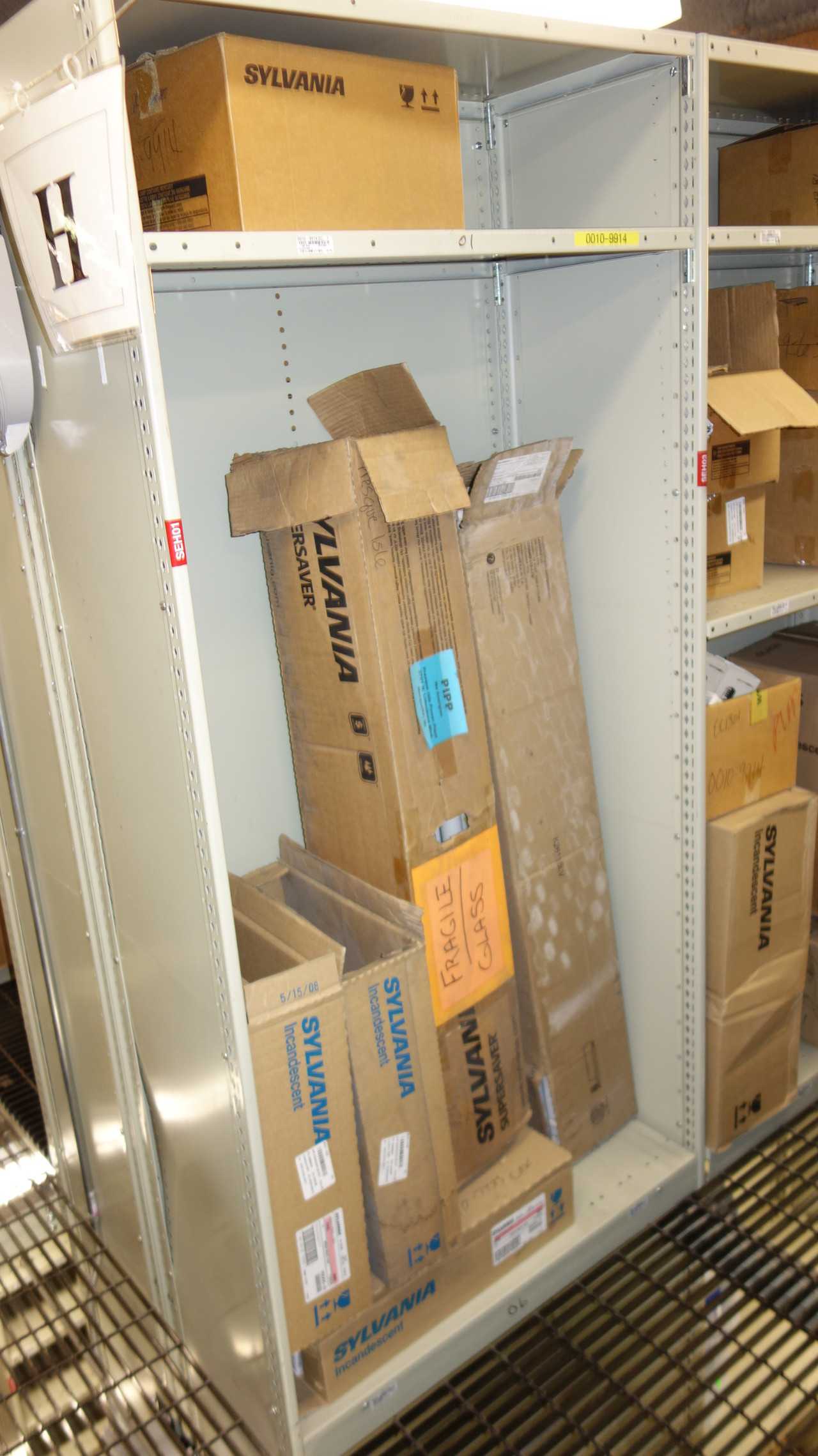 CONTENTS OF 4 SHELF COLUMNS, LIGHT BULBS - LIGHTING