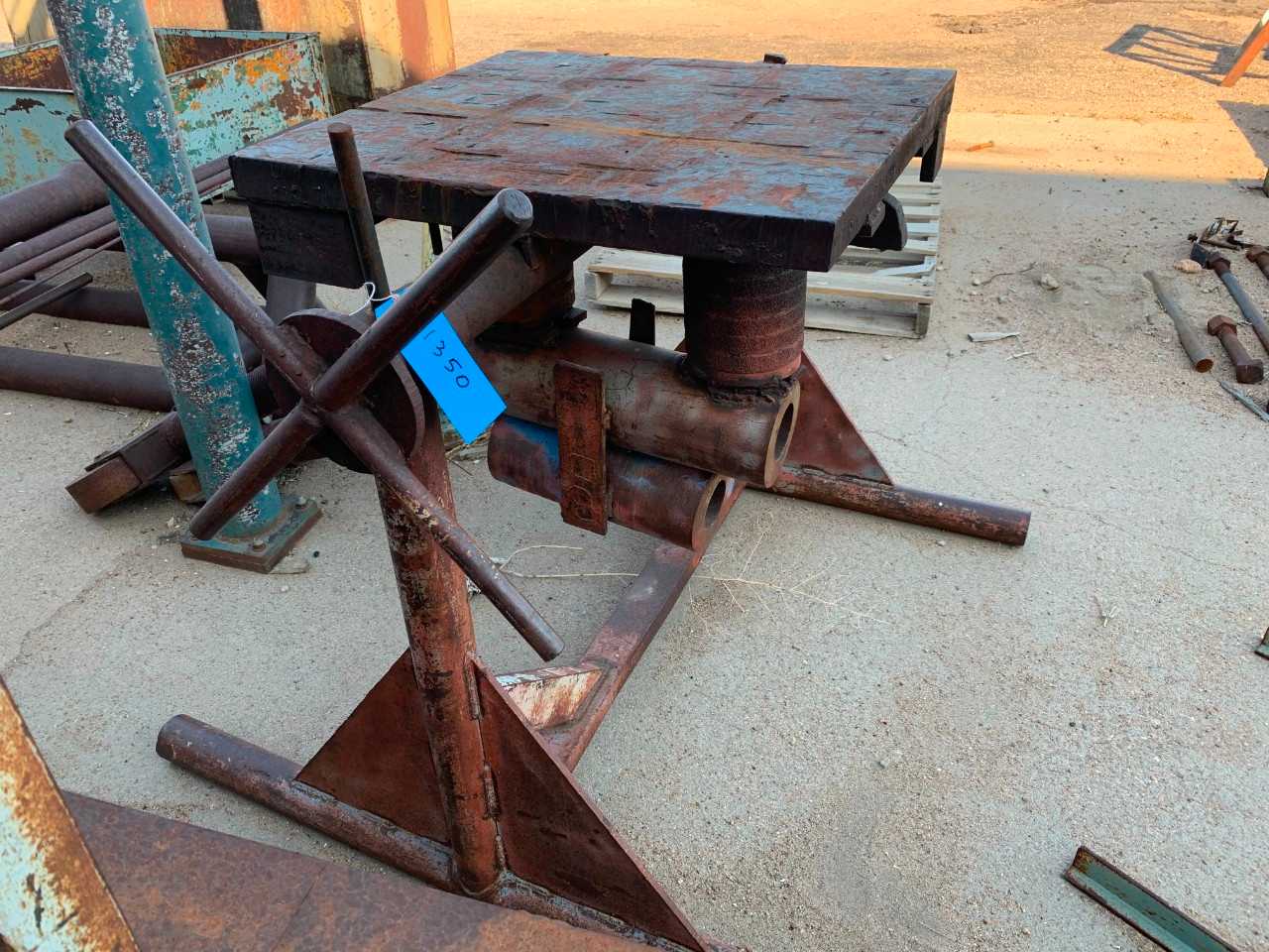 Welding table - WELDING EQUIPMENT