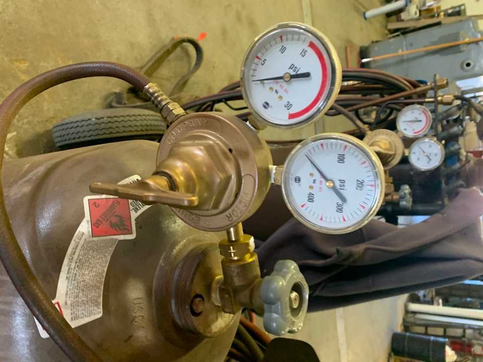 Acetylene torch truck - WELDING EQUIPMENT