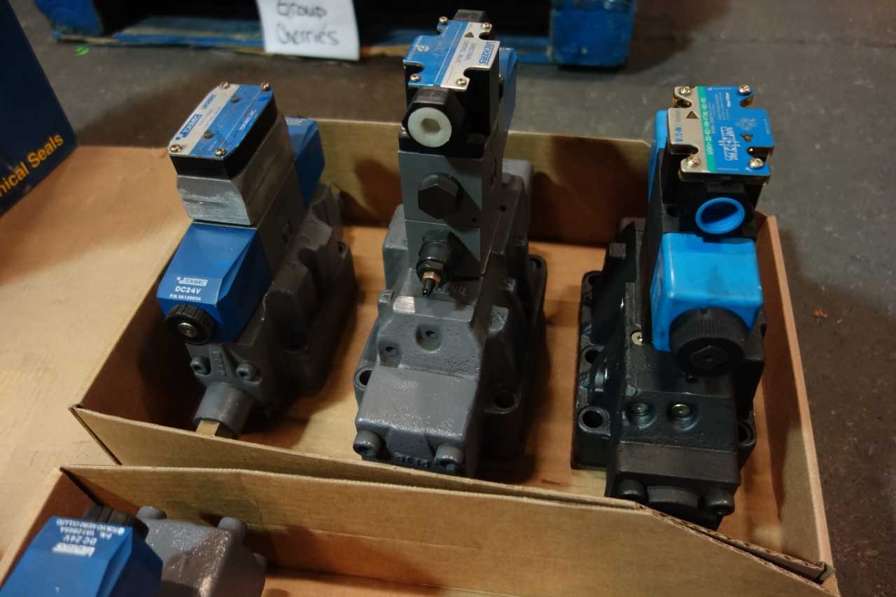LOT OF 5 ASSORTED HYDRAULIC VALVES- VICKERS, TOKIMEC - VALVES